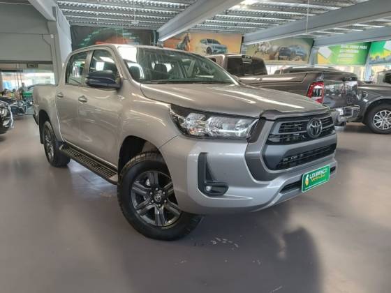 TOYOTA HILUX 2.8 D-4D TURBO DIESEL CD SR 4X4 AUTOMÁTICO